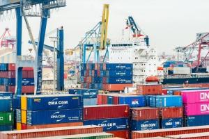 Intră în vigoare taxe americane la importuri din Canada, Mexic și China